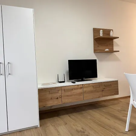 La Torre 9b Studio&parking * 利尼亚诺萨比亚多罗